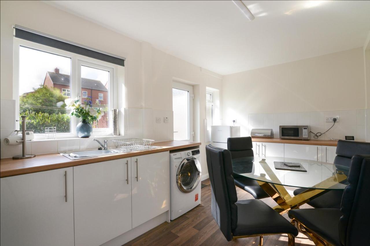 נוטינגהאם Alderton House - Spacious 3 Bed With Parking מראה חיצוני תמונה