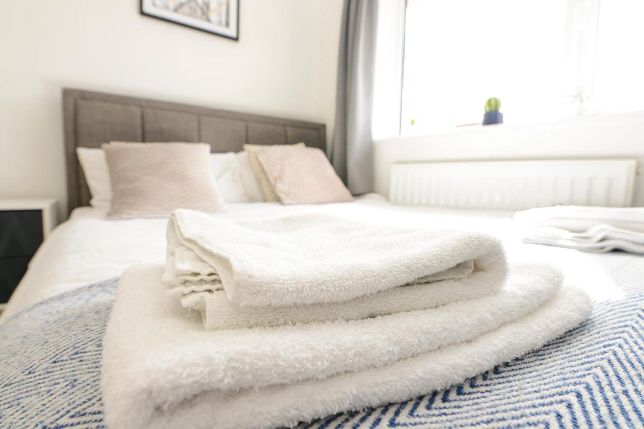 נוטינגהאם Alderton House - Spacious 3 Bed With Parking מראה חיצוני תמונה