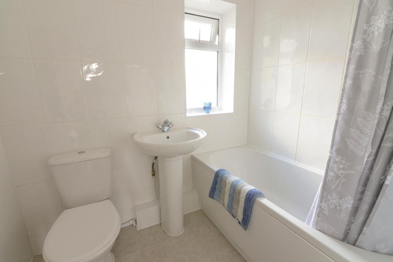 נוטינגהאם Alderton House - Spacious 3 Bed With Parking מראה חיצוני תמונה